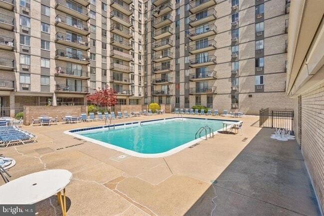 Building Photo - 3245 Rio Dr