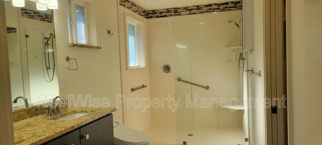 Building Photo - 1267 SW Ironwood Dr