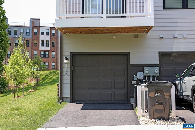 Building Photo - 825 Wesley Ln