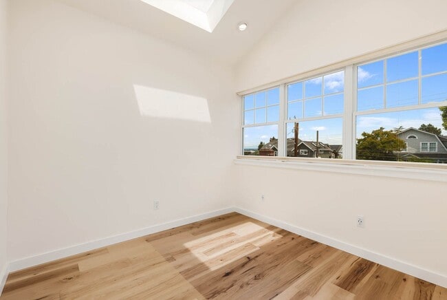 Building Photo - Updated 4 Bedroom North Capitol Hill Craftsman