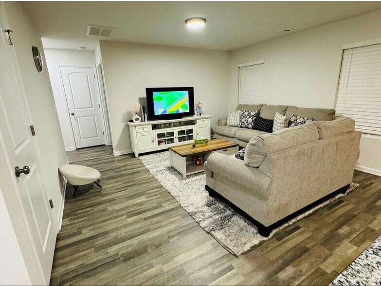 Building Photo - 126 Evonshire Blvd