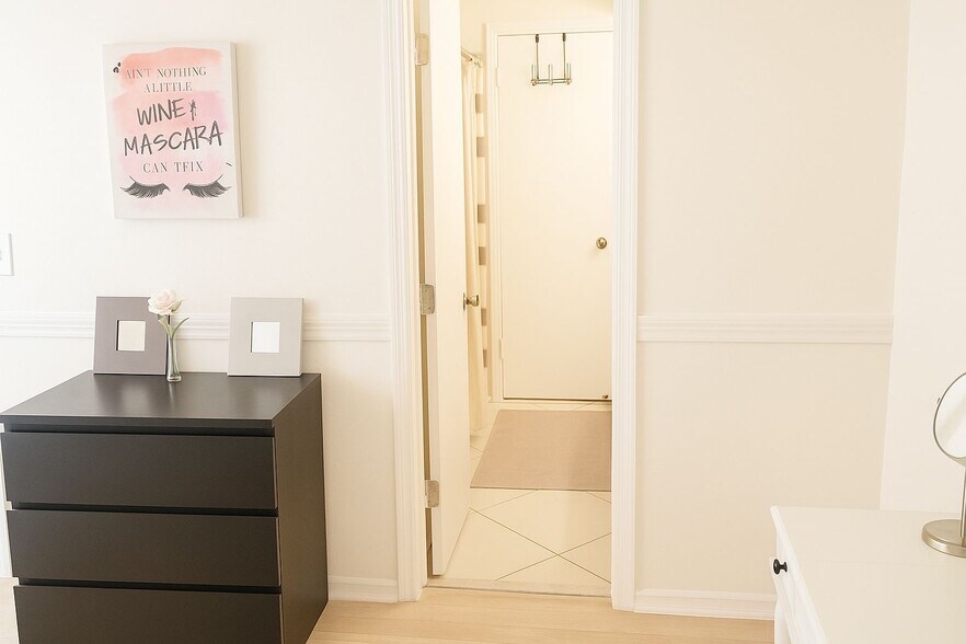 Building Photo - 2305 N Congress Ave