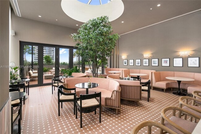 Building Photo - 11 NE 6th St