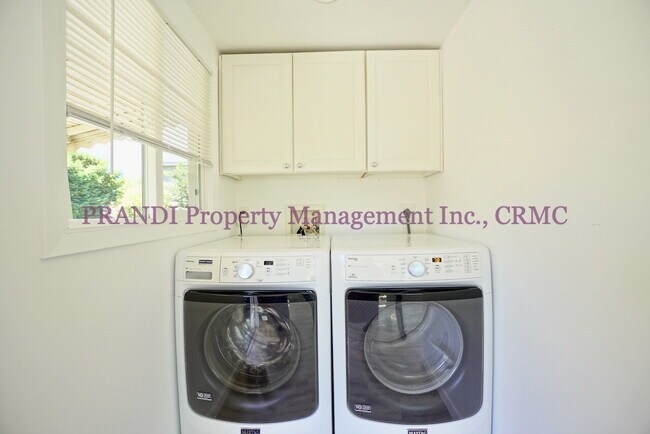 Building Photo - Available now!  3 Bedroom Gerstle Park home