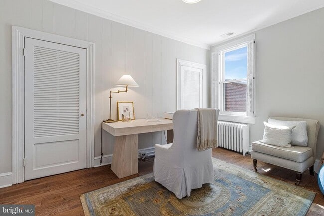 Building Photo - 611 G St SE