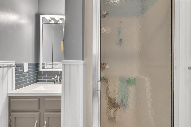 Building Photo - 35 Pine Arbor Ln