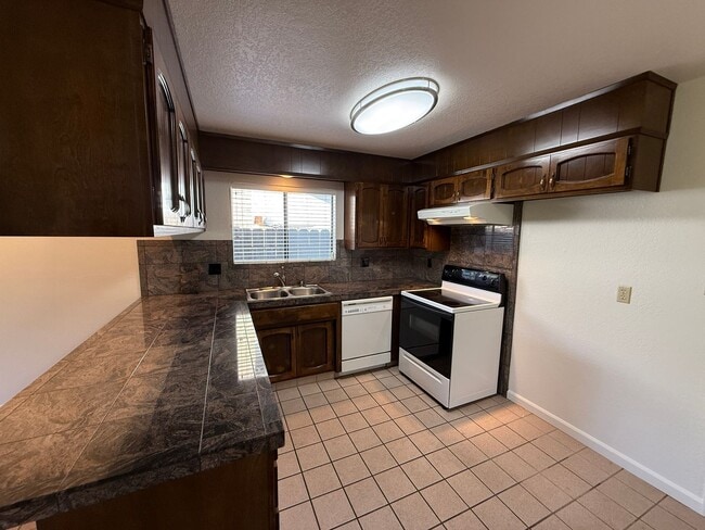 Building Photo - Single story home located in the Stonewood neighborhood!