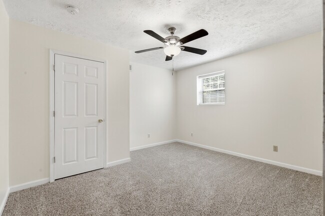 Building Photo - 1690 River Bend Rd