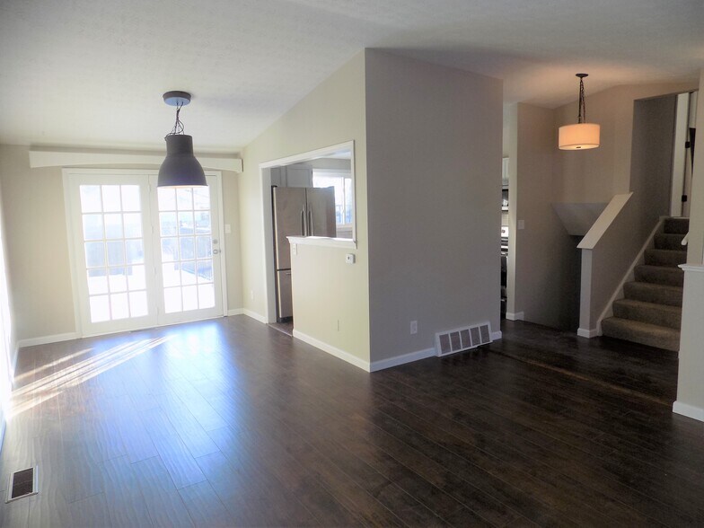 Building Photo - 3377 Hunt Club Road North