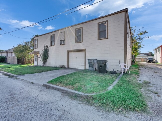 Building Photo - 5019 Avenue M 1/2