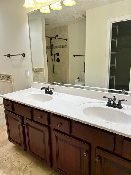 Master bath - 13051 Sanderling Ln
