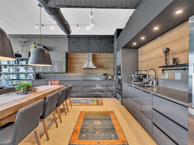 Building Photo - 7934 West Dr