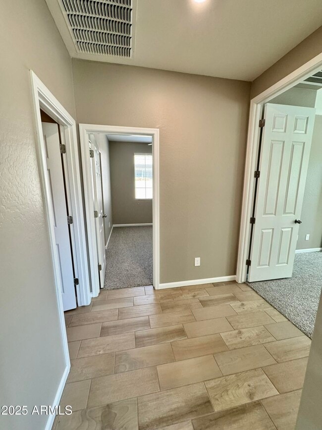 Building Photo - 3253 S Miller Dr