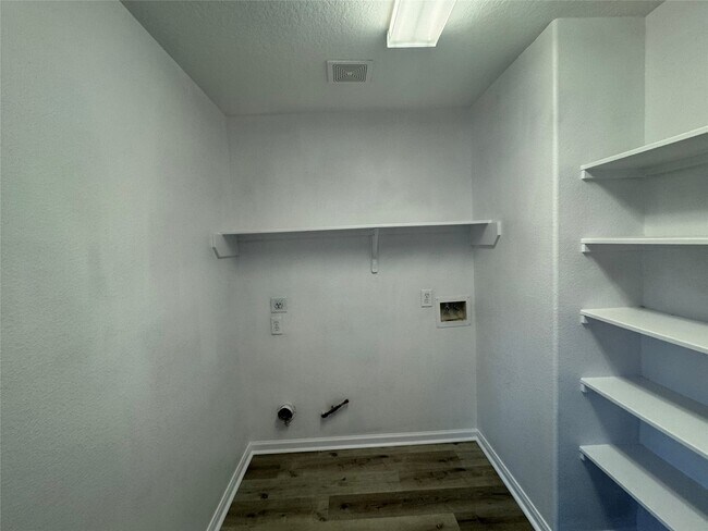 Building Photo - 11811 Madison Kendall Ln