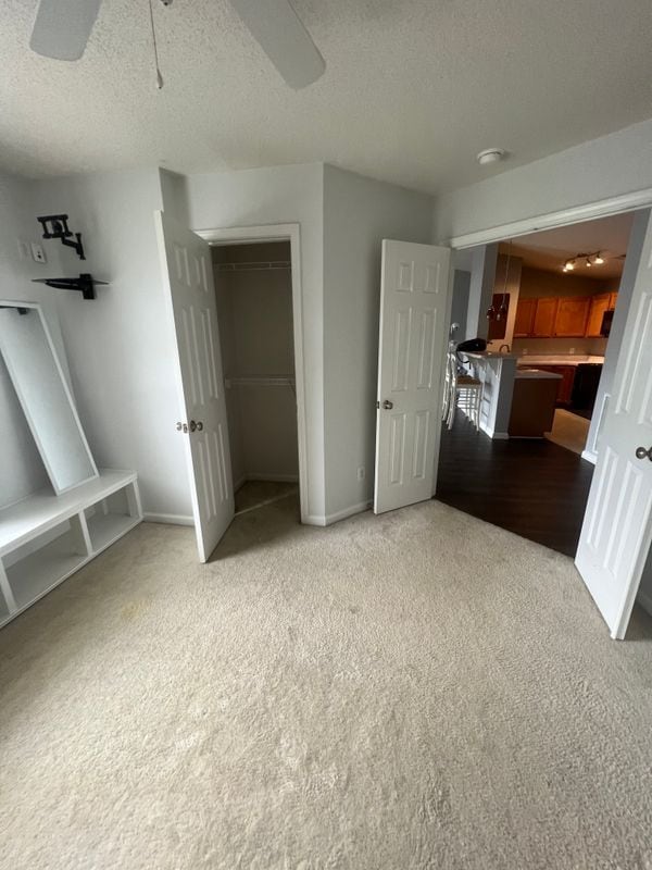 Building Photo - 4701 Pennoak Ln