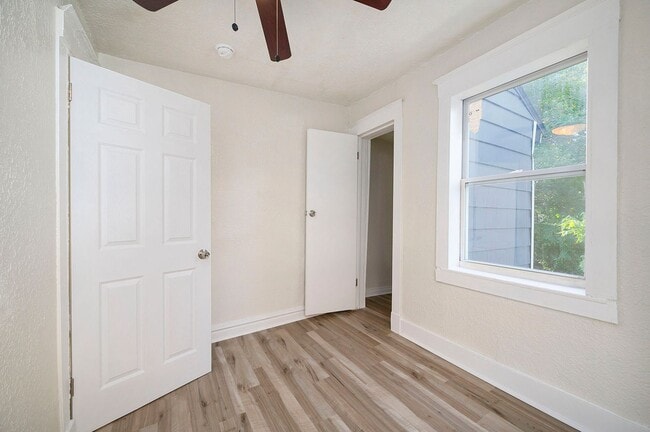 Building Photo - 5 Bedroom Home Near Central Park and Centr...