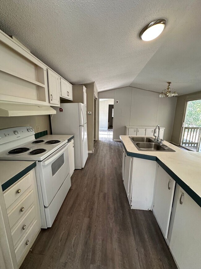 Building Photo - 532 Harbor Dr