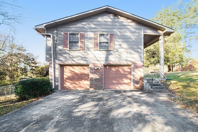 Building Photo - 3 bdrm, 2 bath in Decatur