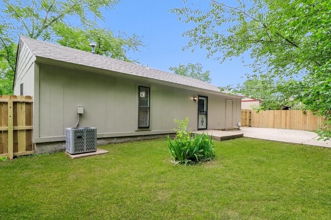 Building Photo - 4395 Kerwin Dr