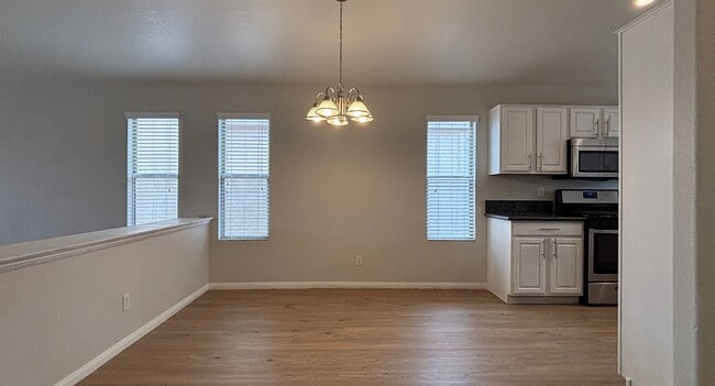 Building Photo - Single Story Summerlin Home with 3 Bedrooms! No Carpets. New Laminate Flooring. Cute backyard.