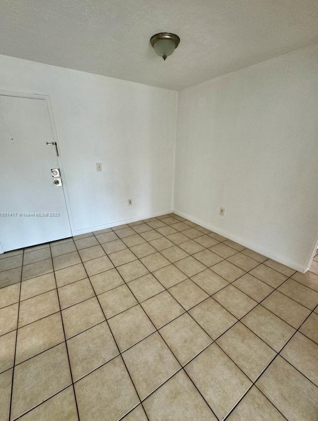 Building Photo - Apartment Ready for move in