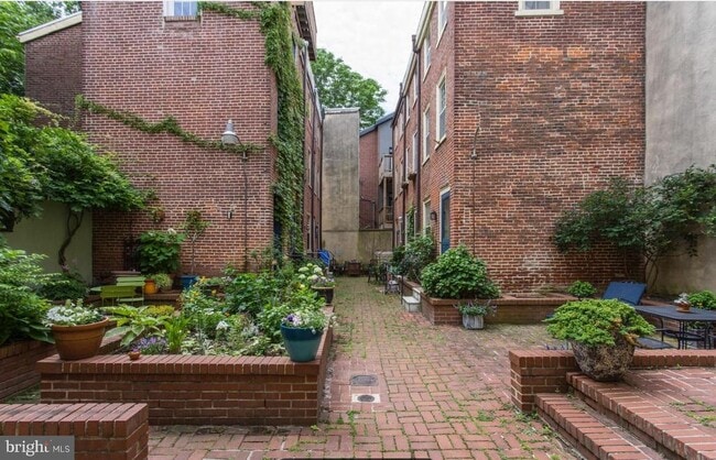 Building Photo - 228-30 Catharine St