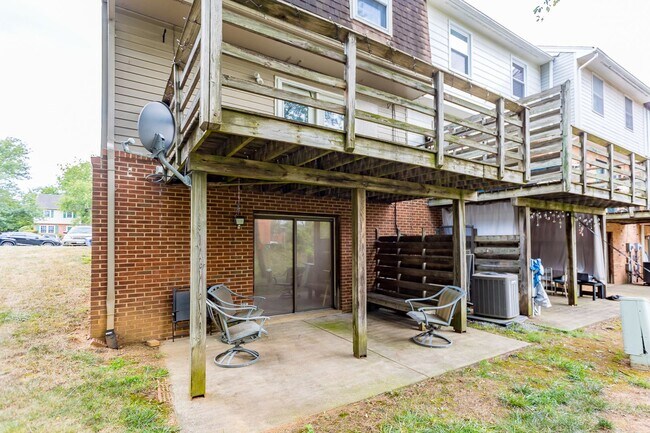 Building Photo - 1134 Mountain View Dr