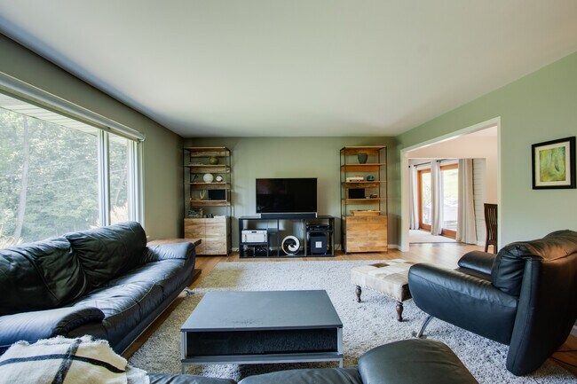 Building Photo - 1008 Salyer Dr
