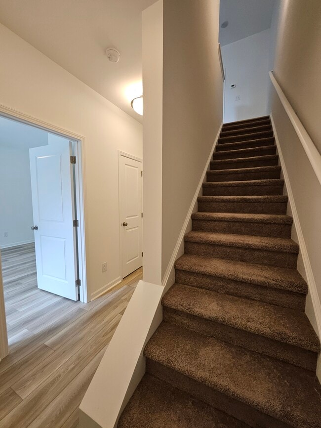 Building Photo - 128 Rosebush Ln