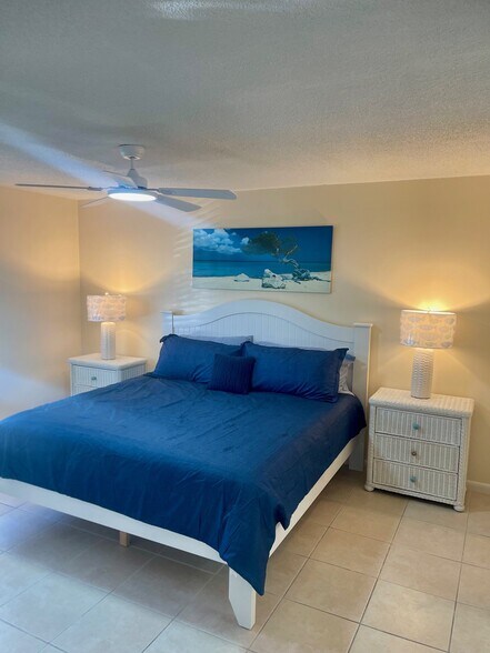 Building Photo - 4026 Silver Palm Dr