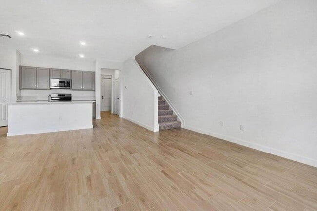 Building Photo - 4159 Lagoon Shore Dr