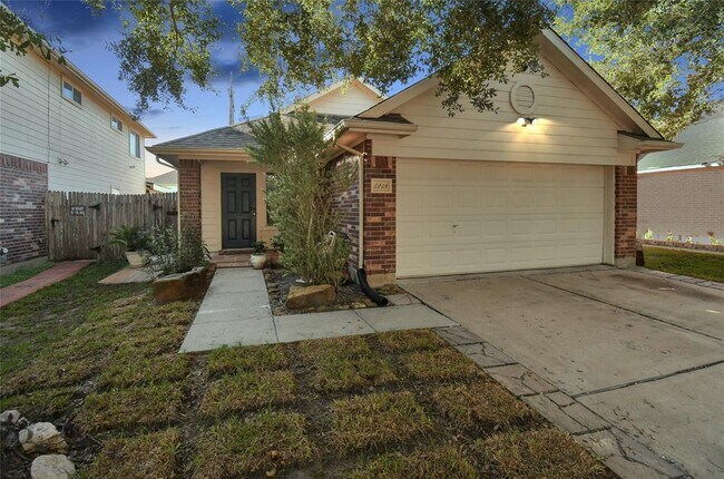 Front - 5219 San Pablo Gardens Dr