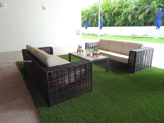 Building Photo - 1010 SW 2nd Ave