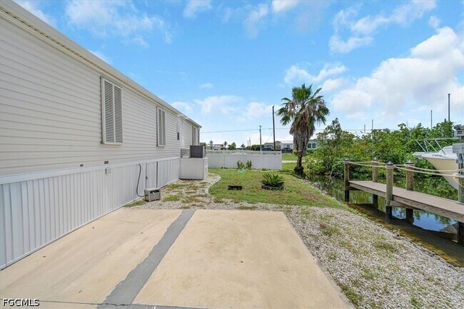 Building Photo - 701 Coral Dr