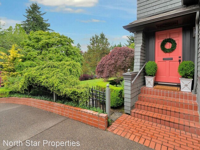 Building Photo - 3 br, 3 bath House - 2650 SW Montgomery Dr