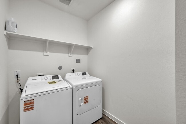 Building Photo - 647 Delicate Arch Dr