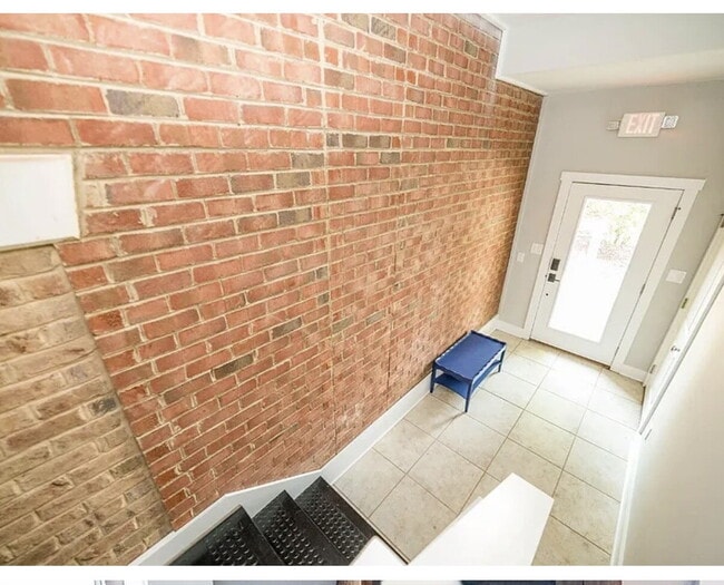 Building Photo - Unique 3 bedroom furnished within walking distance to Jameson YMCA in Wyndhurst
