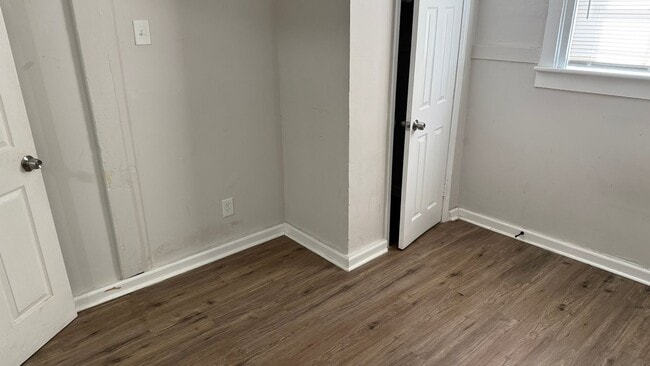 Building Photo - MOVE IN SPECIAL: $650 OFF 1ST MONTH'S RENT!**