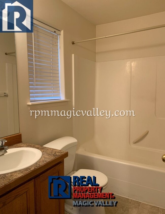 Building Photo - Cute Single-Family Home Available!!