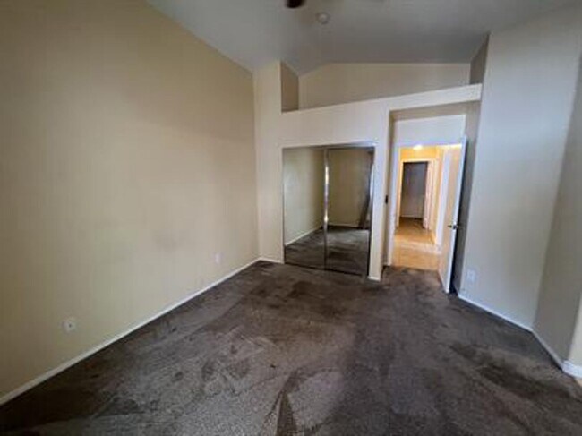 Building Photo - Great Single Story in Silverado Ranch Area
