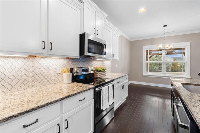 Building Photo - 7458 White Pine Dr