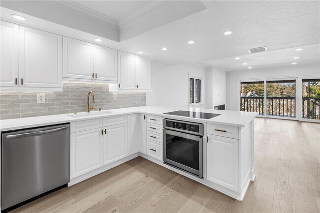 Building Photo - 1355 Pinellas Bayway S