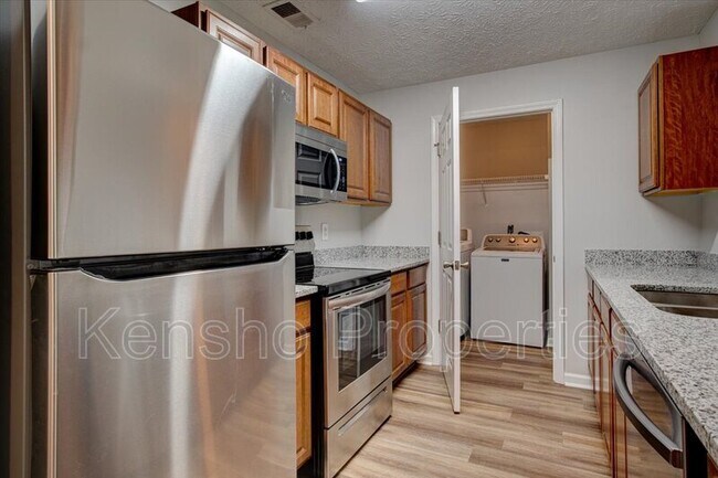 Building Photo - 5302 Fairington Club Dr
