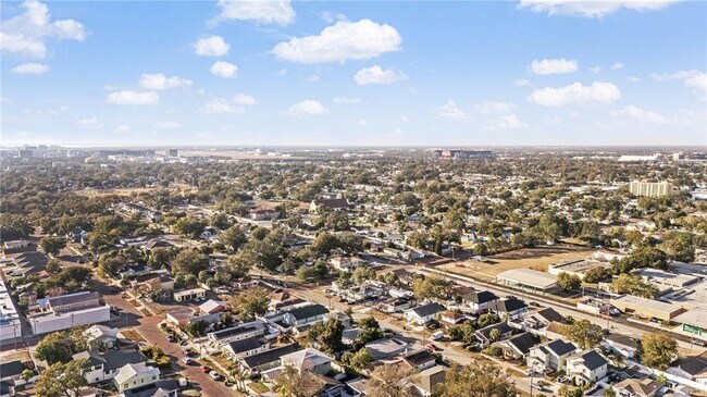 Building Photo - 2727 W Chestnut St