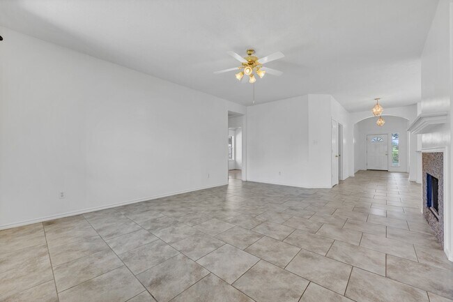 Building Photo - 12210 Woody Hollow Dr
