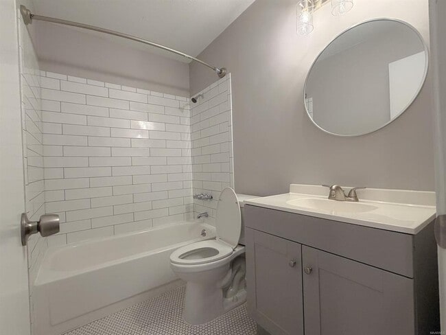 Building Photo - 122 Primrose Dr