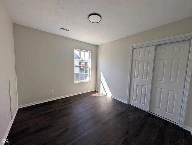 Building Photo - 451 W 26th St