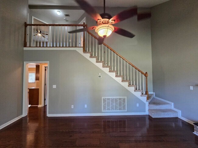 Building Photo - MOVE-IN SPECIAL!! $250 OFF First Month