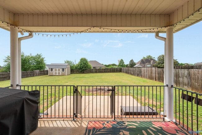 Building Photo - 25850 Iron Gate Dr