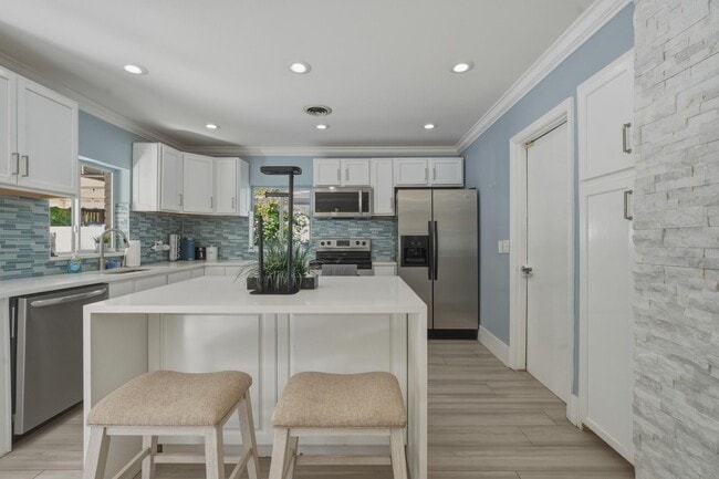 Building Photo - 3036 NE 19th St